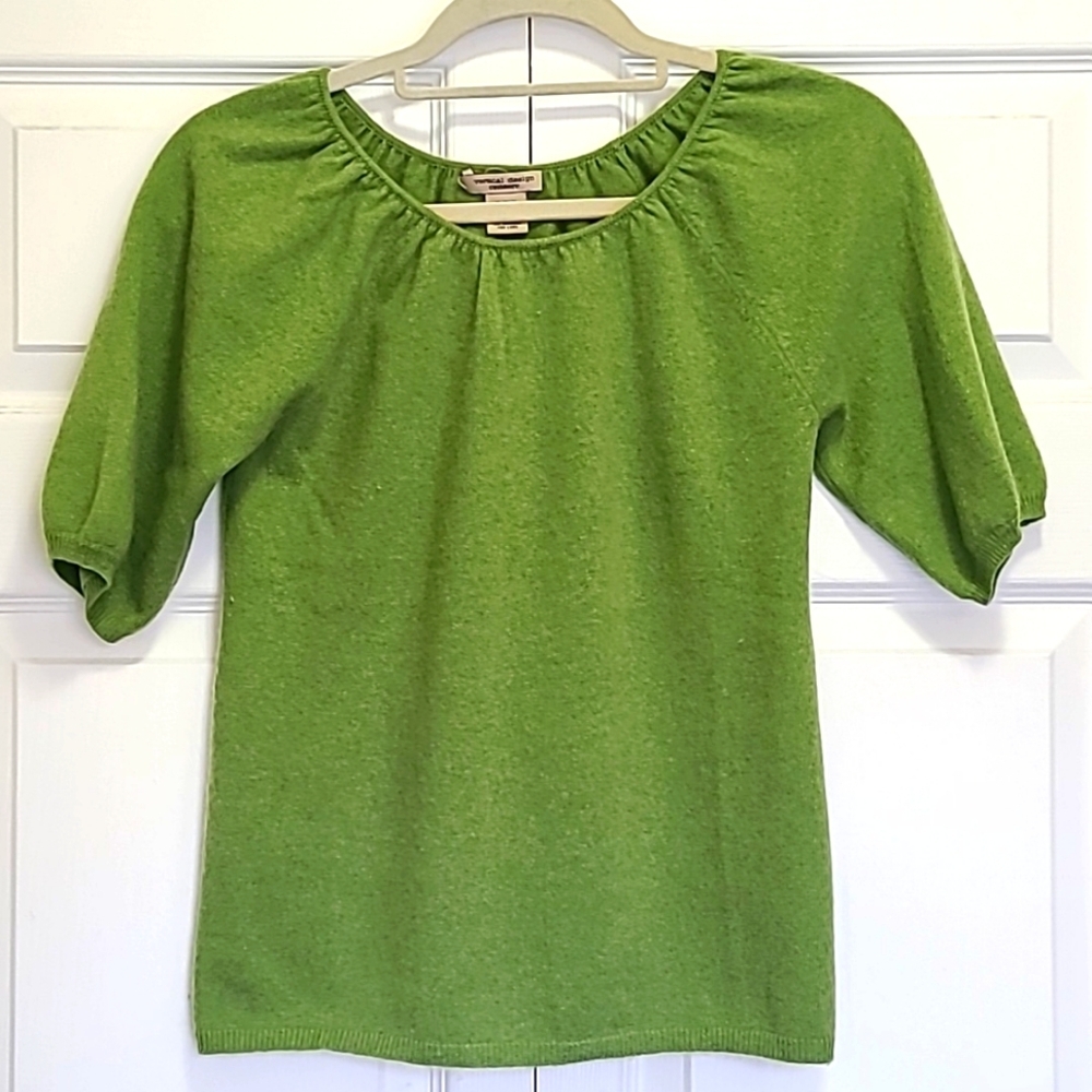 2 ply Cashmere 100% light green women's size small top Flaw hole in pit‎